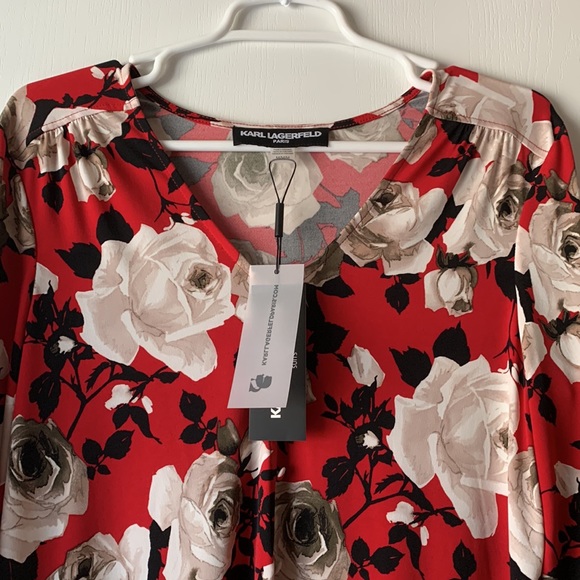 Karl Lagerfeld women’s red black V-neck pleated floral blouse size M - Picture 2 of 9